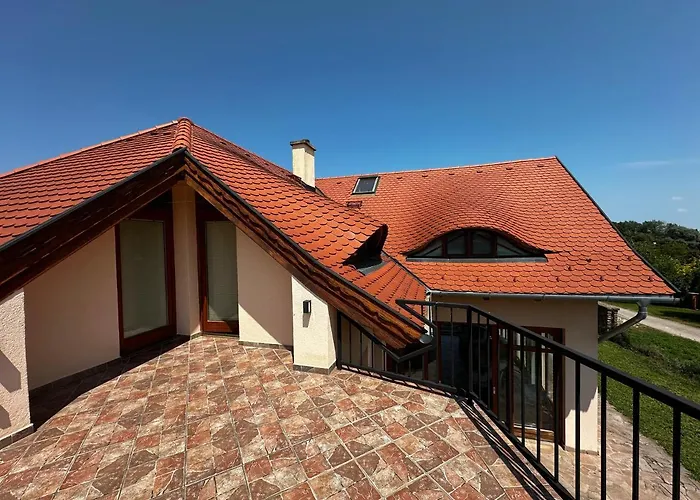 Paloznaki Nyaralo * Палознак